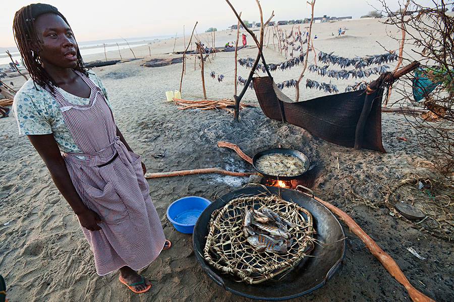 Lilian   drying   baking fish at Ferguson bay   Turkana lake